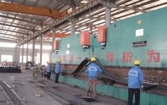 大型數(shù)控折彎機